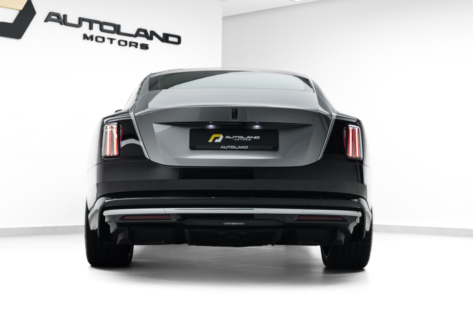 2025 ROLLS ROYCE SPECTRE. BESPOKE SOUND SYSTEM. IMMERSIVE SEATS. MAIN DEALER WARRANTY AND SERVICE.